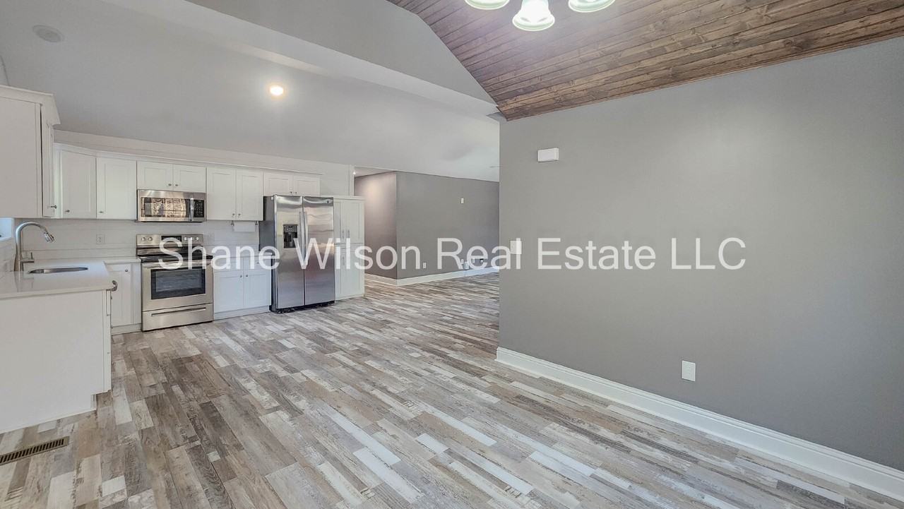 1412 Stevenson Dr - Photo 3 of 22