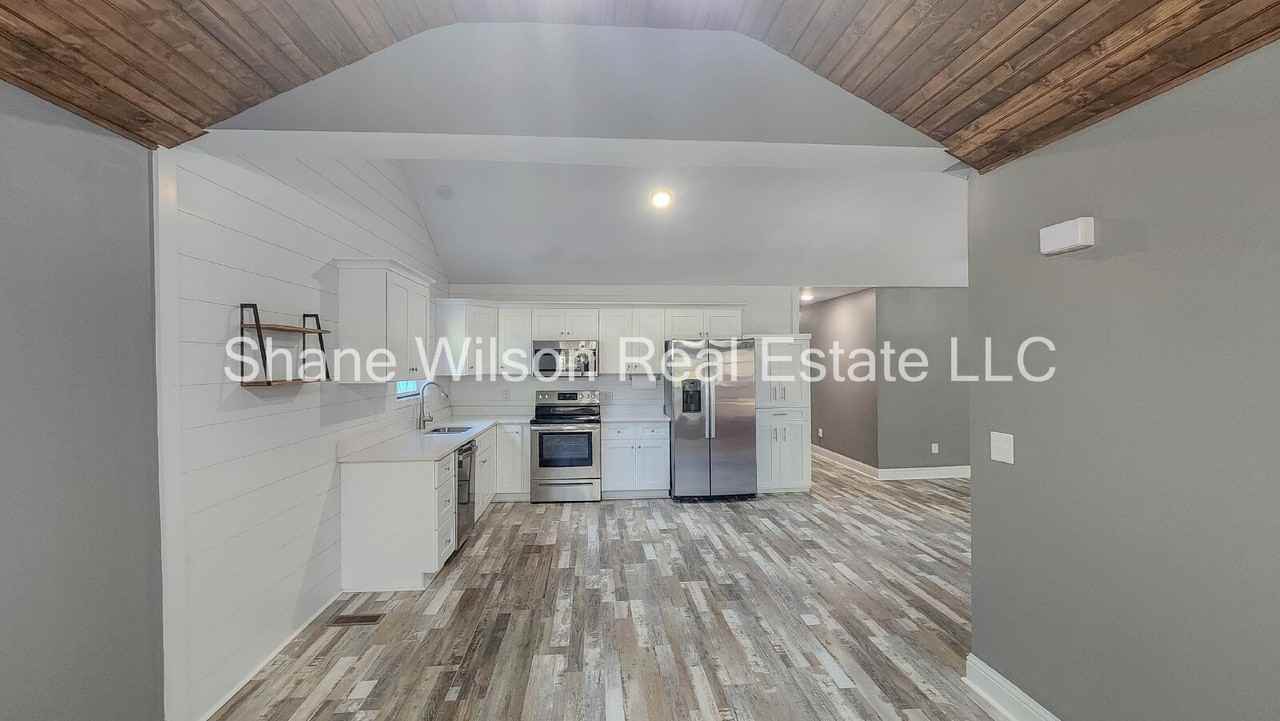 1412 Stevenson Dr - Photo 4 of 22