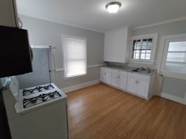 featured image of 246 W 6th St #2