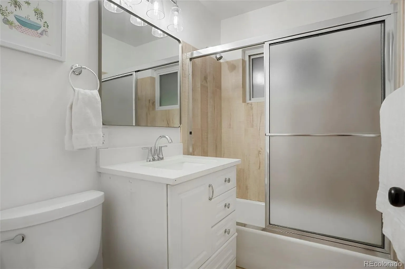 2840 S Yates St - Photo 3 of 16