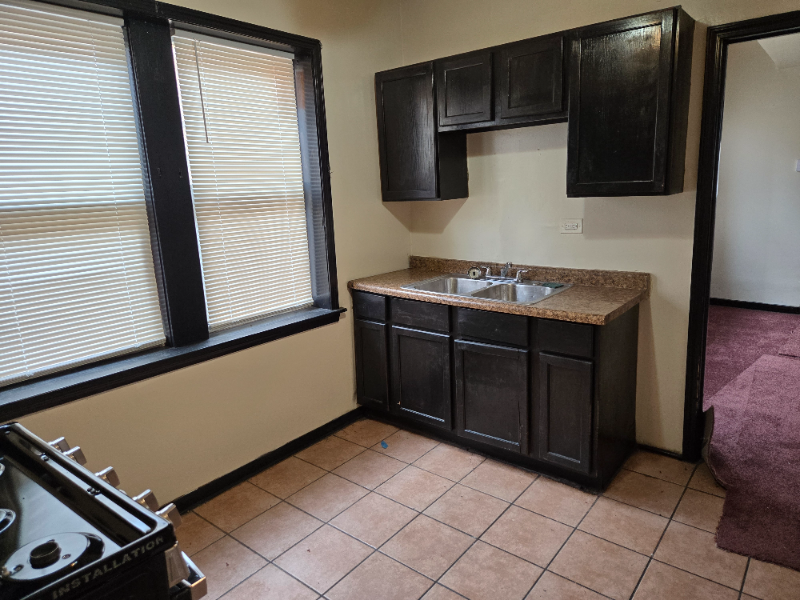 6329 S Loomis Blvd #2 - Photo 5 of 10