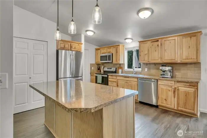 18708 229th Ave E - Photo 4 of 20