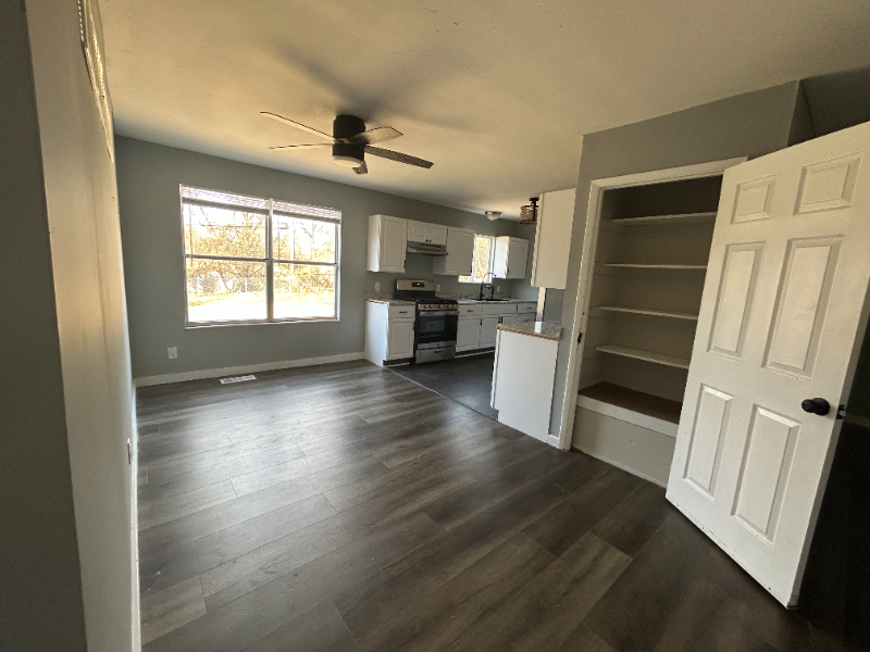 10411 Royal Dr - Photo 4 of 16