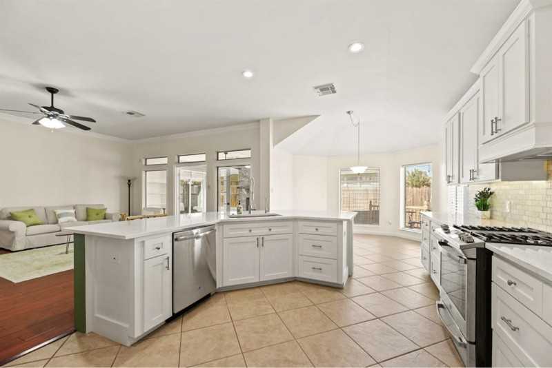 31802 Forest Oak Ln - Photo 3 of 9