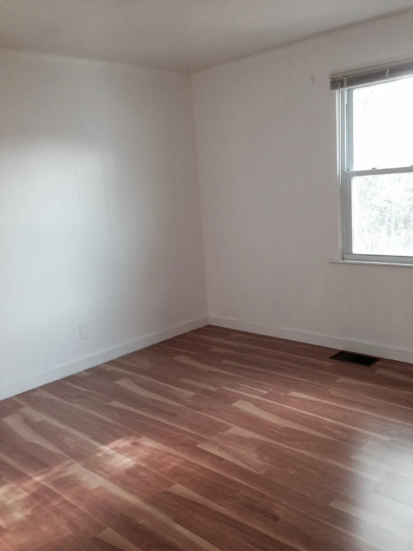 1501 Veirs Mill Rd - Photo 4 of 15