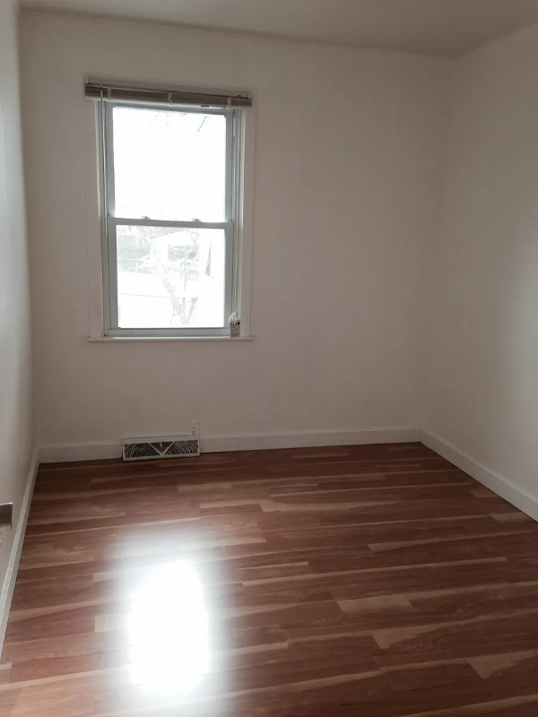 1501 Veirs Mill Rd - Photo 5 of 15