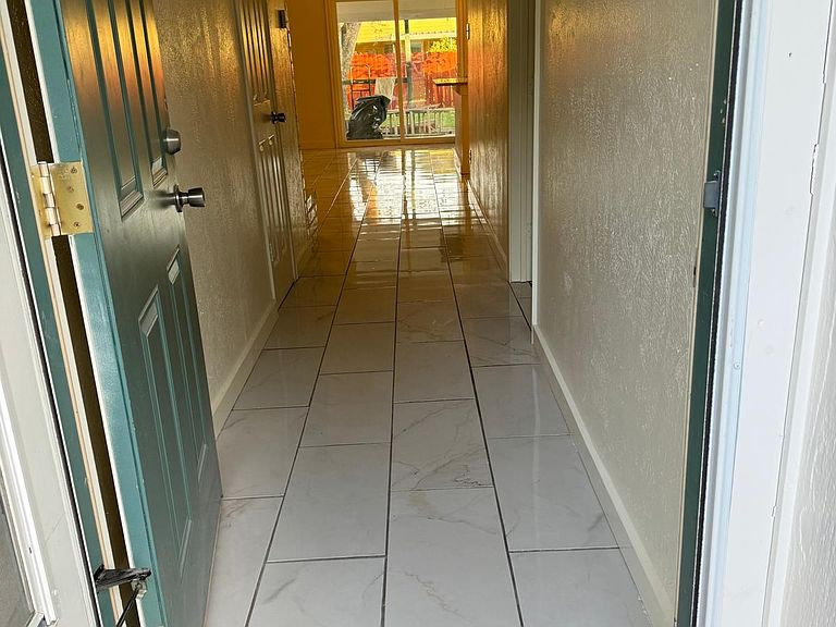 3410 Meadow Oaks Dr - Photo 2 of 8