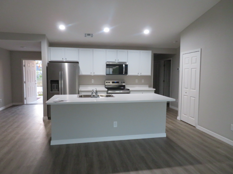 2605 Ne 6th Pl - Photo 3 of 20