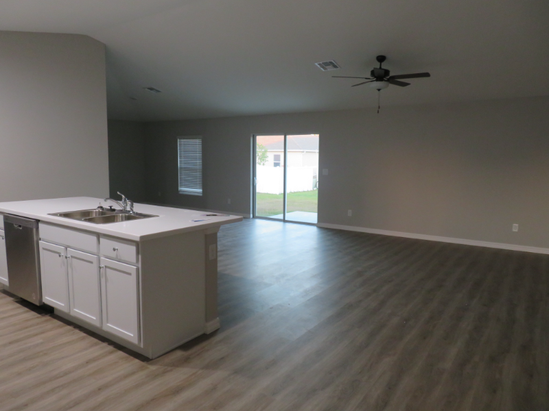 2605 Ne 6th Pl - Photo 4 of 20