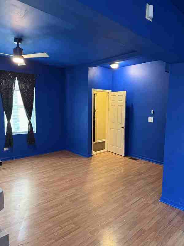 604 W 60th St #1 - Photo 3 of 9