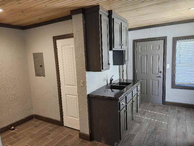 201 N High St - Photo 4 of 6