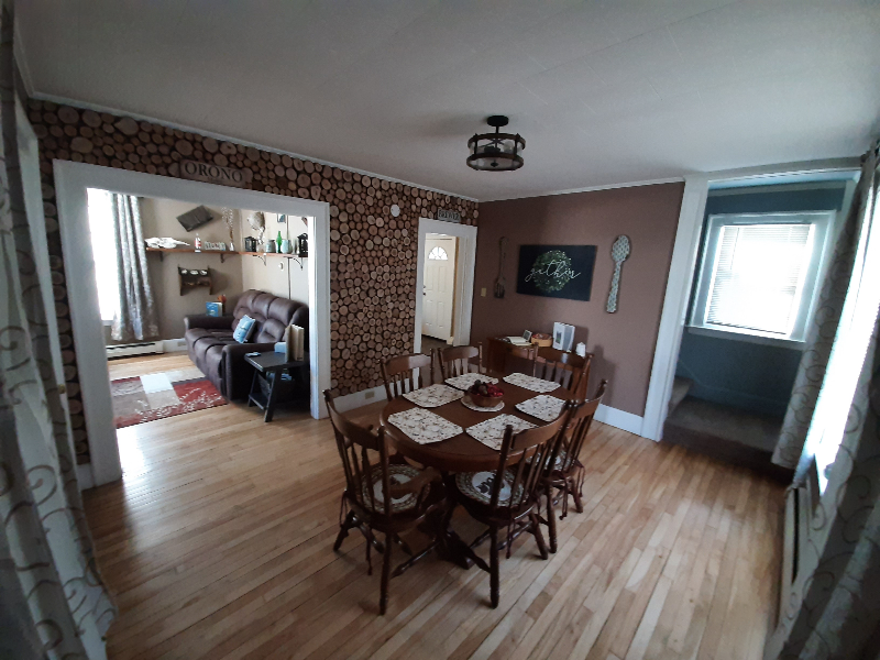 164 Court St - Photo 4 of 11