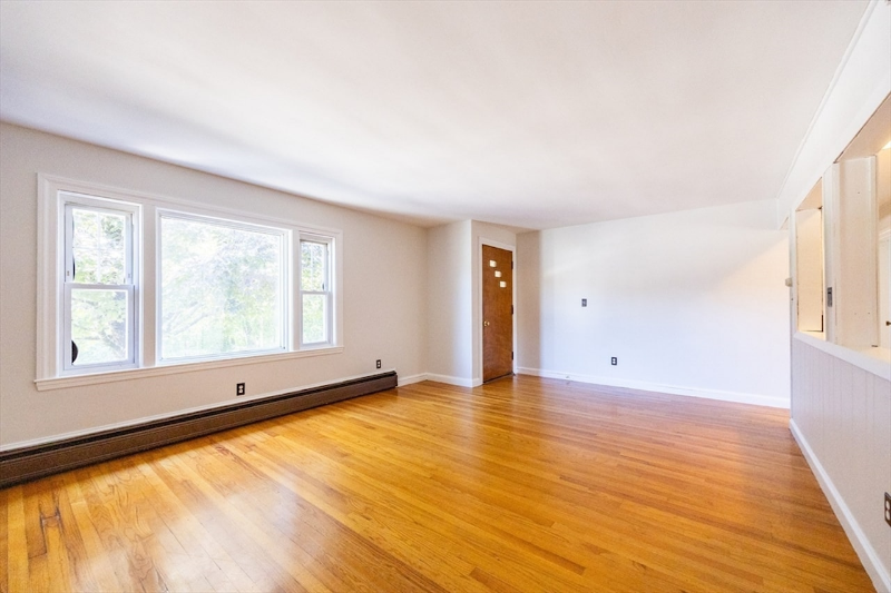 417 Union St - Photo 5 of 10