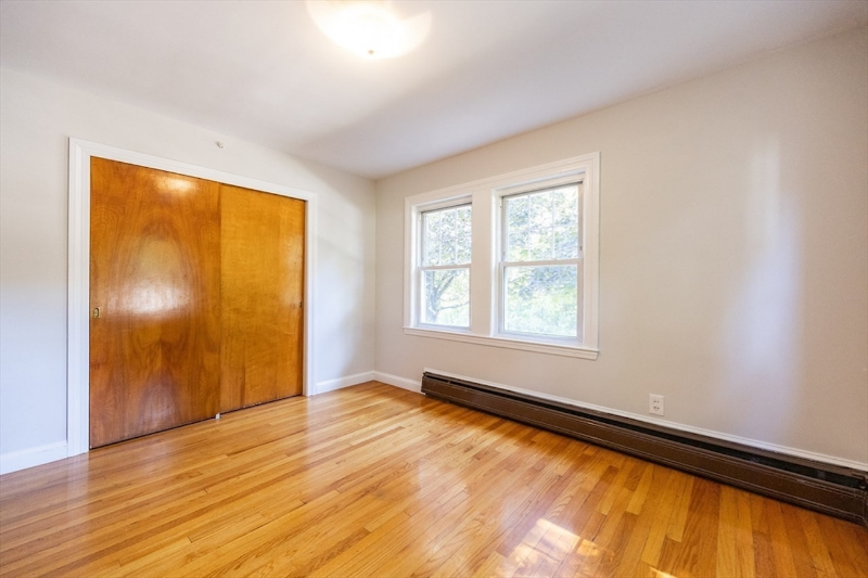 417 Union St - Photo 6 of 10