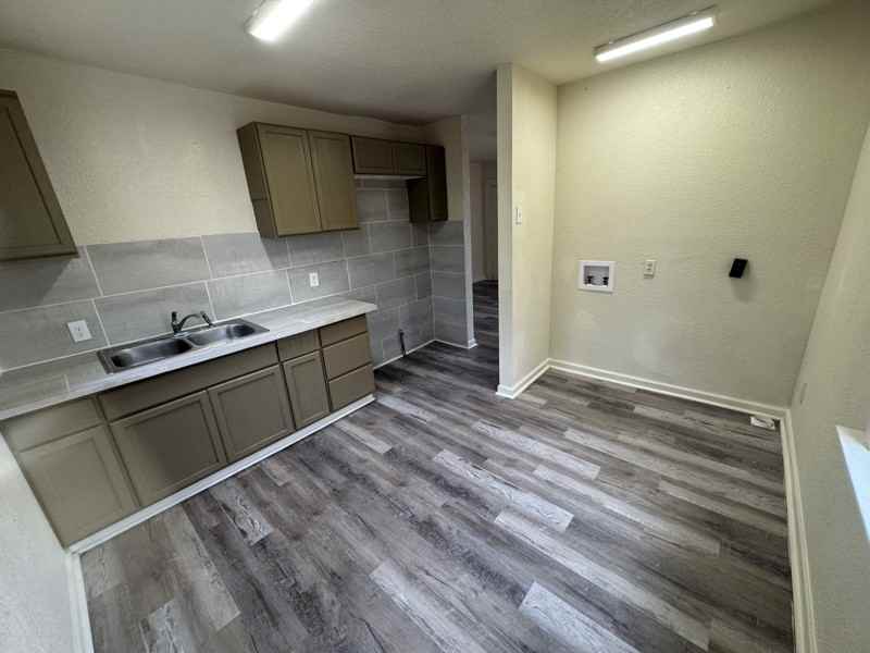 5444 Winbourne Ave - Photo 4 of 10