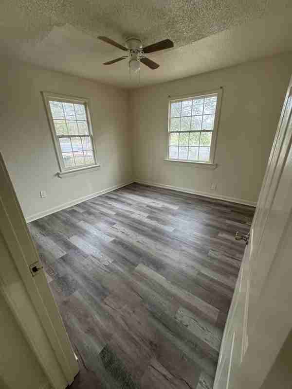 5444 Winbourne Ave - Photo 7 of 10