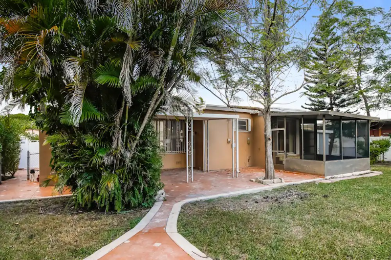 8084 Sw 33Rd Terrace - Photo 2 of 13