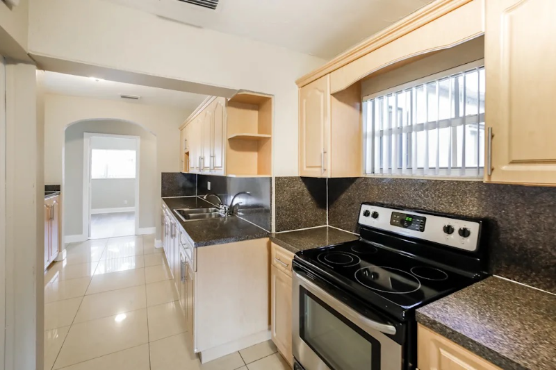 8084 Sw 33Rd Terrace - Photo 3 of 13