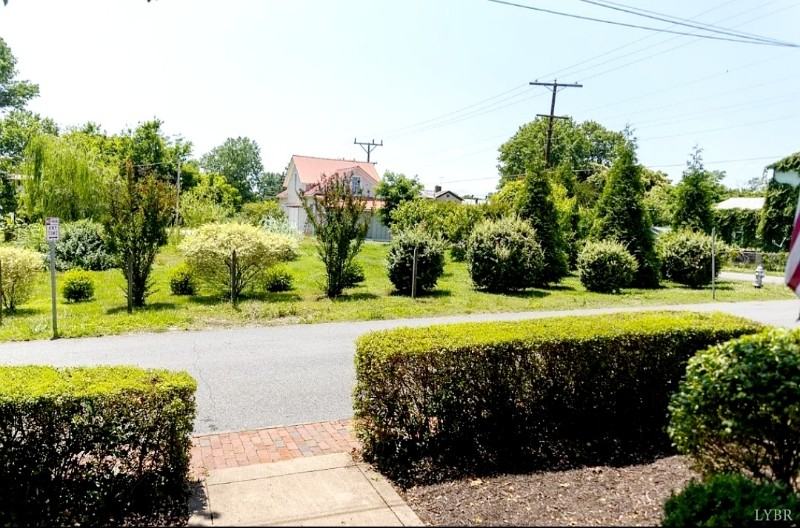 614 Norwood St - Photo 6 of 20