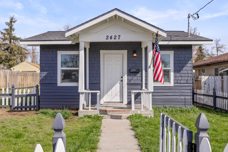 2427 Garden Ave - Photo 2 of 20