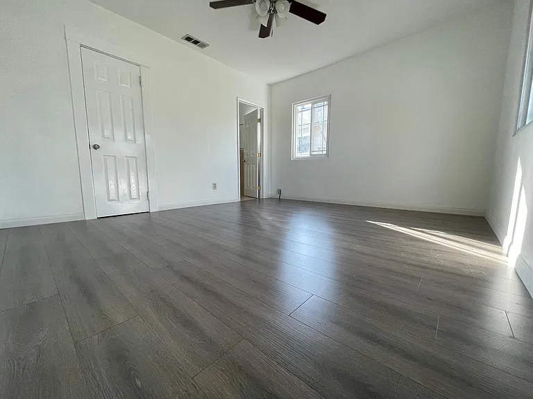 3831 Drysdale Ave - Photo 5 of 15