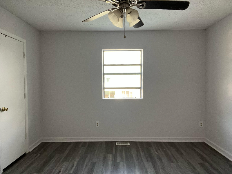 1215 Shalom Dr - Photo 2 of 18