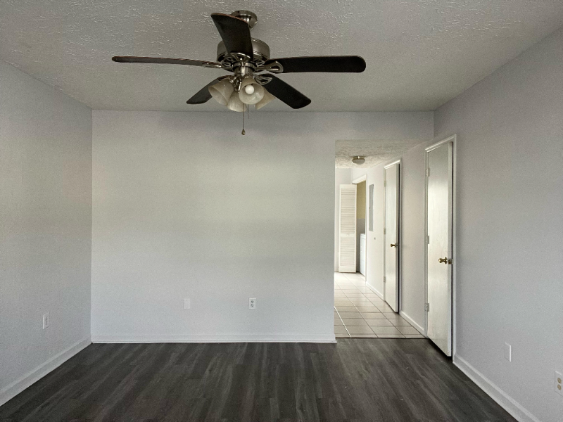 1215 Shalom Dr - Photo 3 of 18