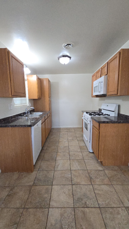 553 E Lemon Ave #4 - Photo 5 of 12