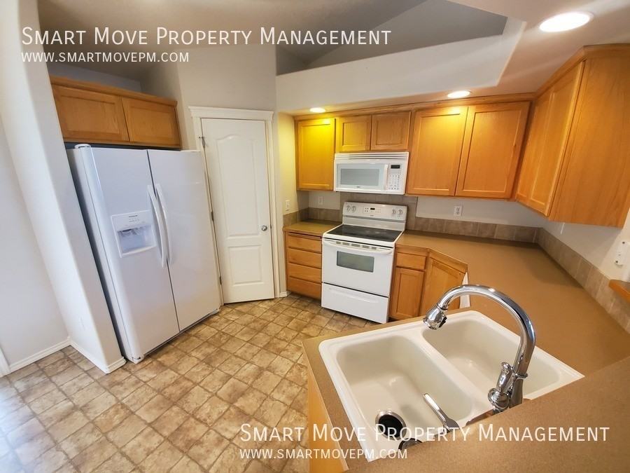 1427 W Great Basin Dr - Photo 6 of 33