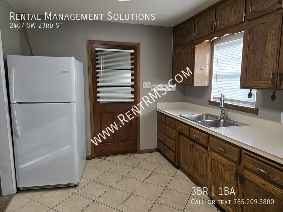 2407 Sw 23rd St - Photo 6 of 18