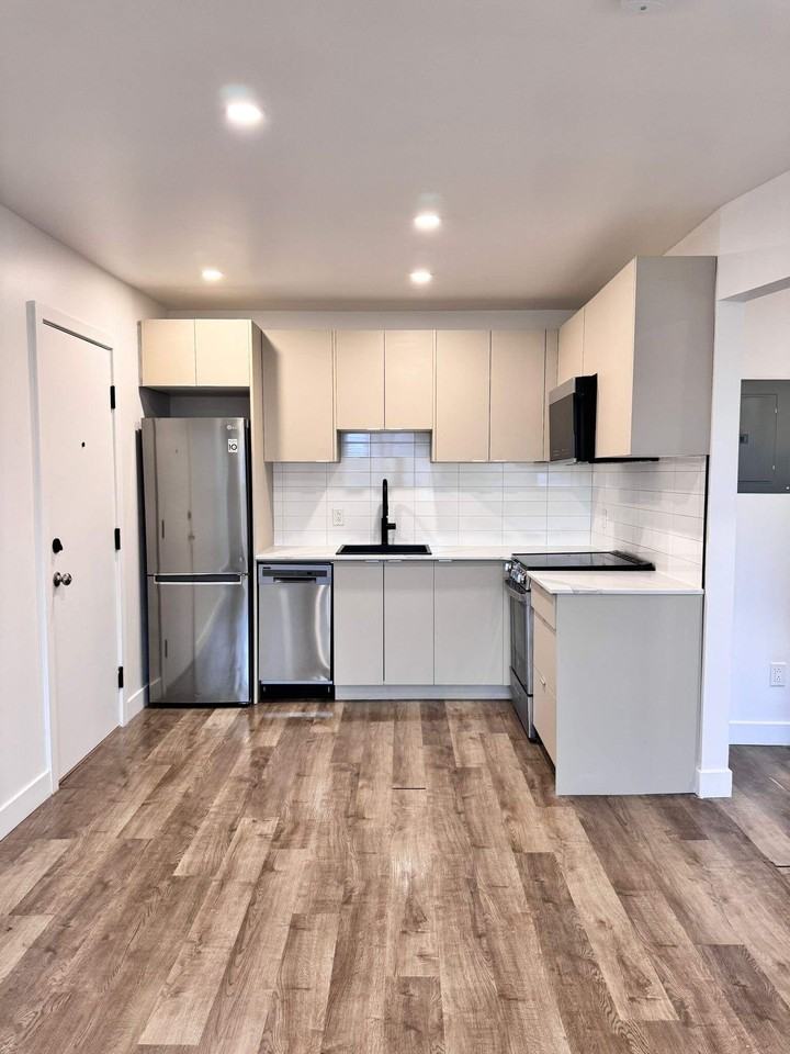 4295 Hochelaga - Photo 3 of 30