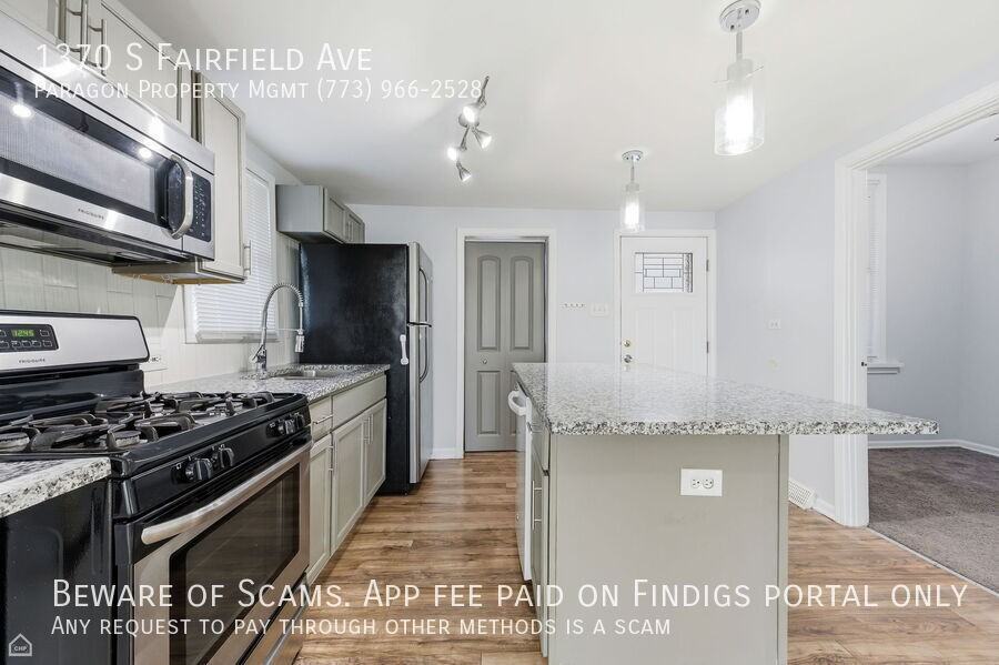 1370 S Fairfield Ave - Photo 5 of 18