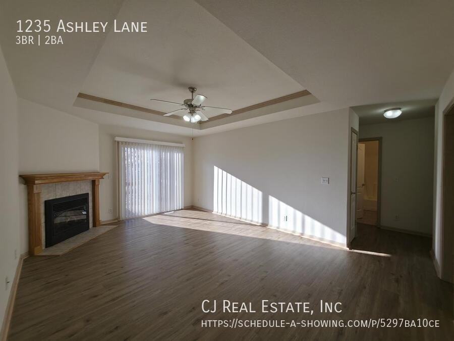 1235 Nw Ashley Ln - Photo 2 of 11