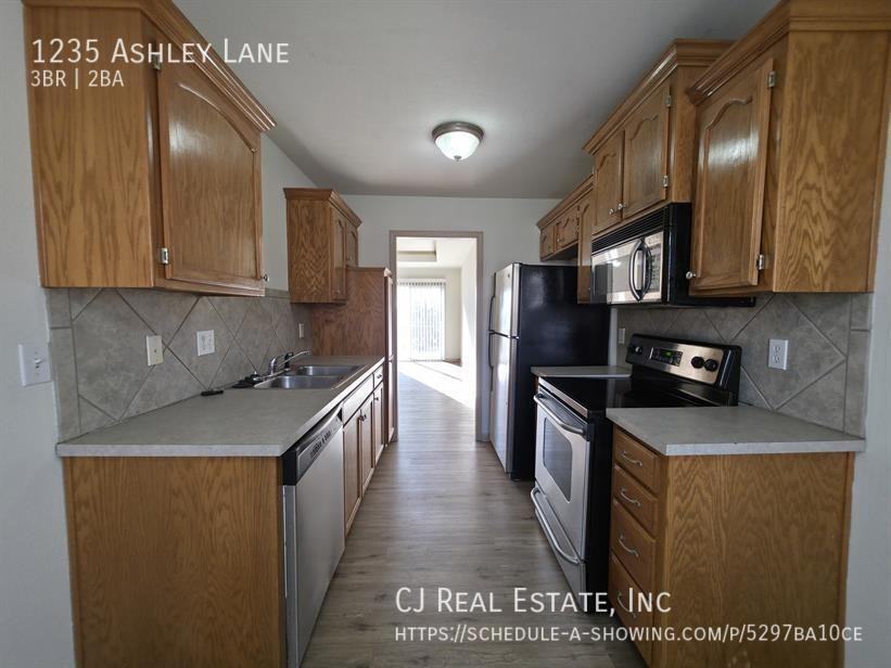 1235 Nw Ashley Ln - Photo 4 of 11