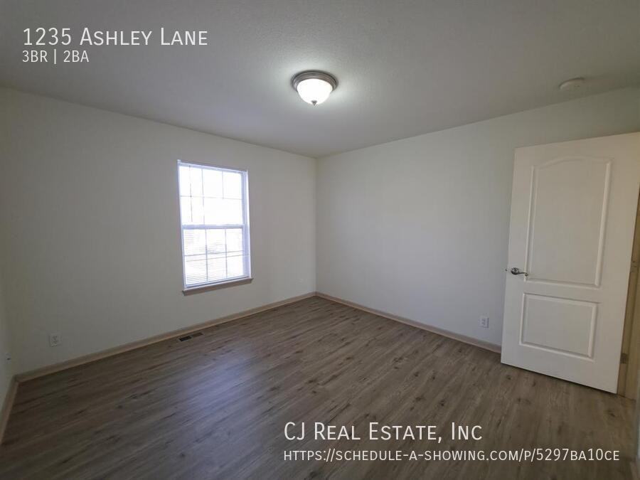 1235 Nw Ashley Ln - Photo 6 of 11