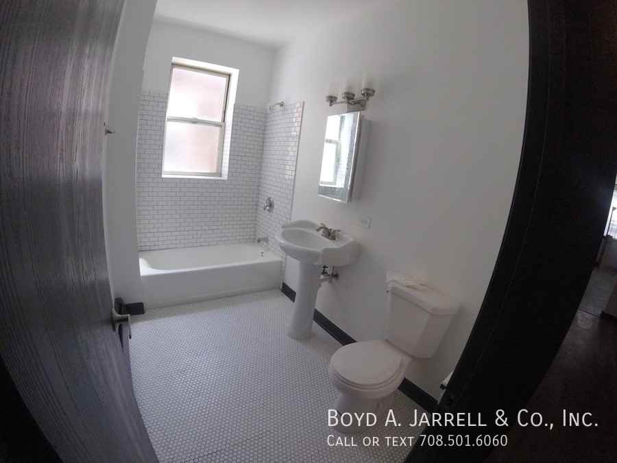 5658 S Michigan Ave #5658-3 - Photo 3 of 9