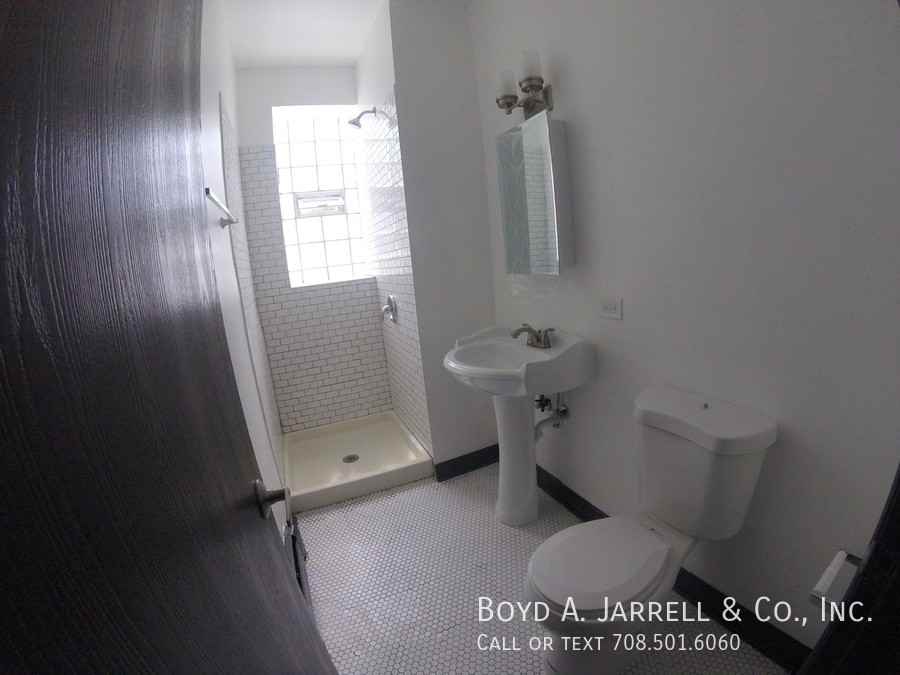 5658 S Michigan Ave #5658-3 - Photo 6 of 9