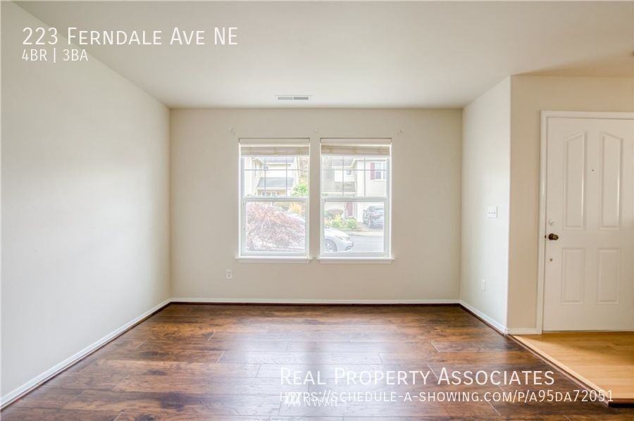 223 Ferndale Ave Ne - Photo 4 of 35