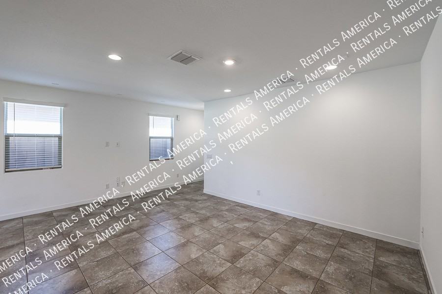 8914 W Rancho Dr - Photo 7 of 32