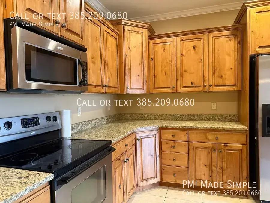 1018 N 985 W - Photo 5 of 14