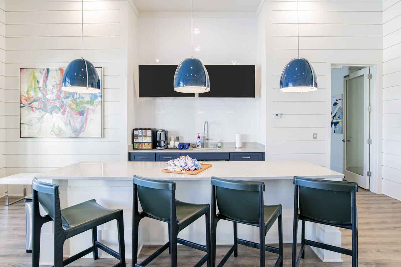 Exchange at Daphne - Photo 4 of 19