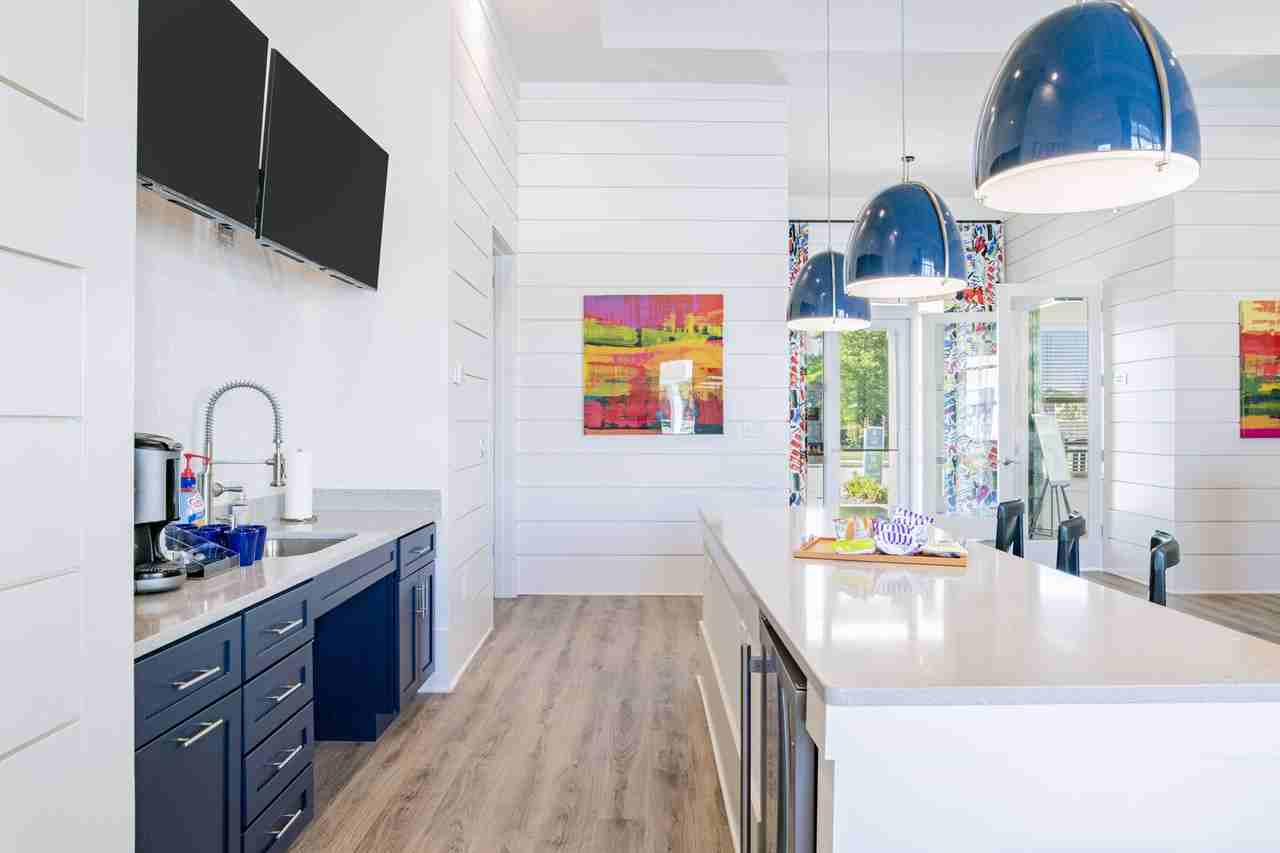 Exchange at Daphne - Photo 7 of 19