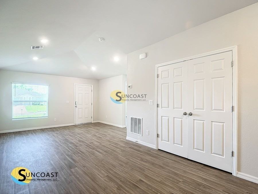 27220 Washington St - Photo 5 of 23