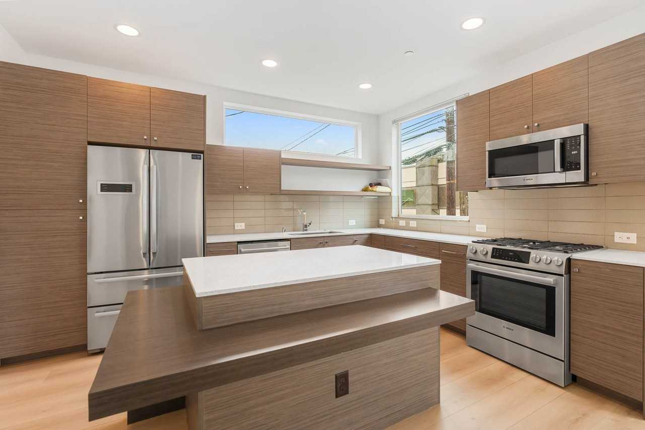 113 17th Ave E #B - Photo 6 of 17