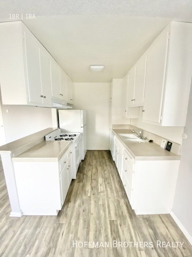 10537 Rose Ave #2 - Photo 3 of 6