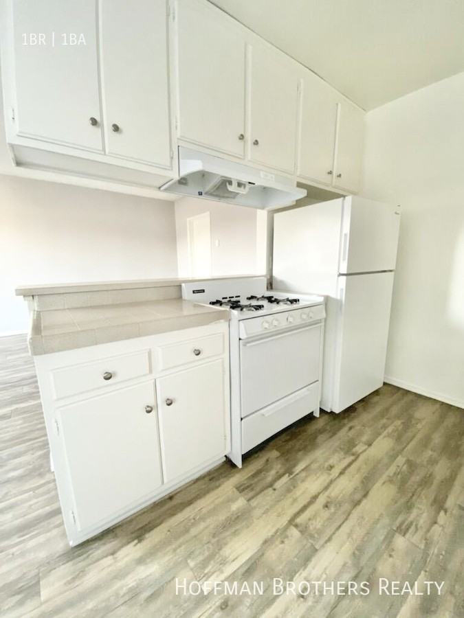 10537 Rose Ave #2 - Photo 4 of 6