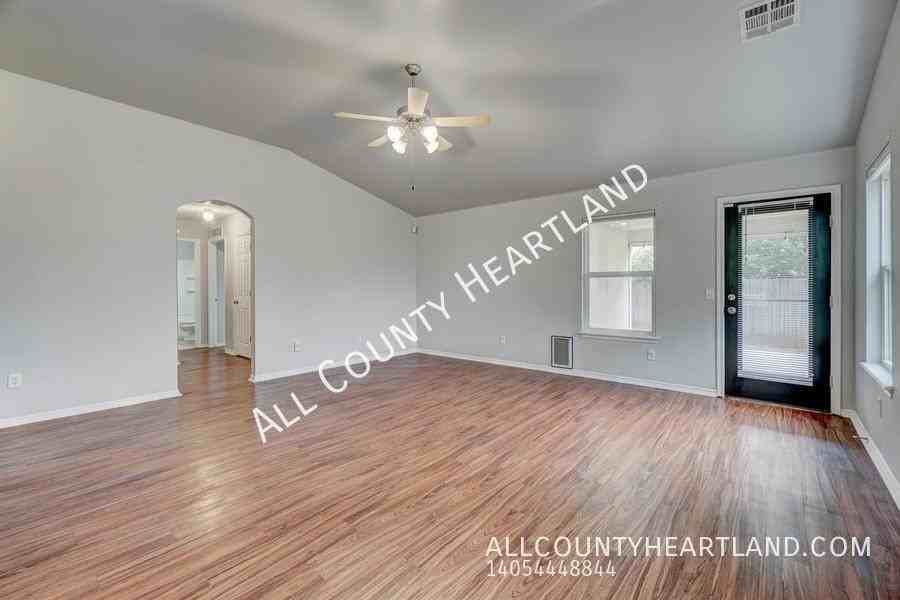 2008 Se 7th Ct - Photo 3 of 20