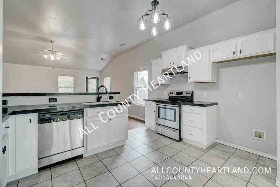 2008 Se 7th Ct - Photo 5 of 20