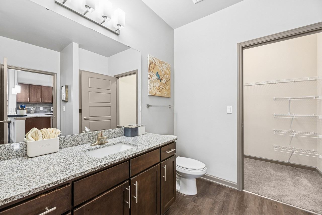 909 Flats - Photo 6 of 33