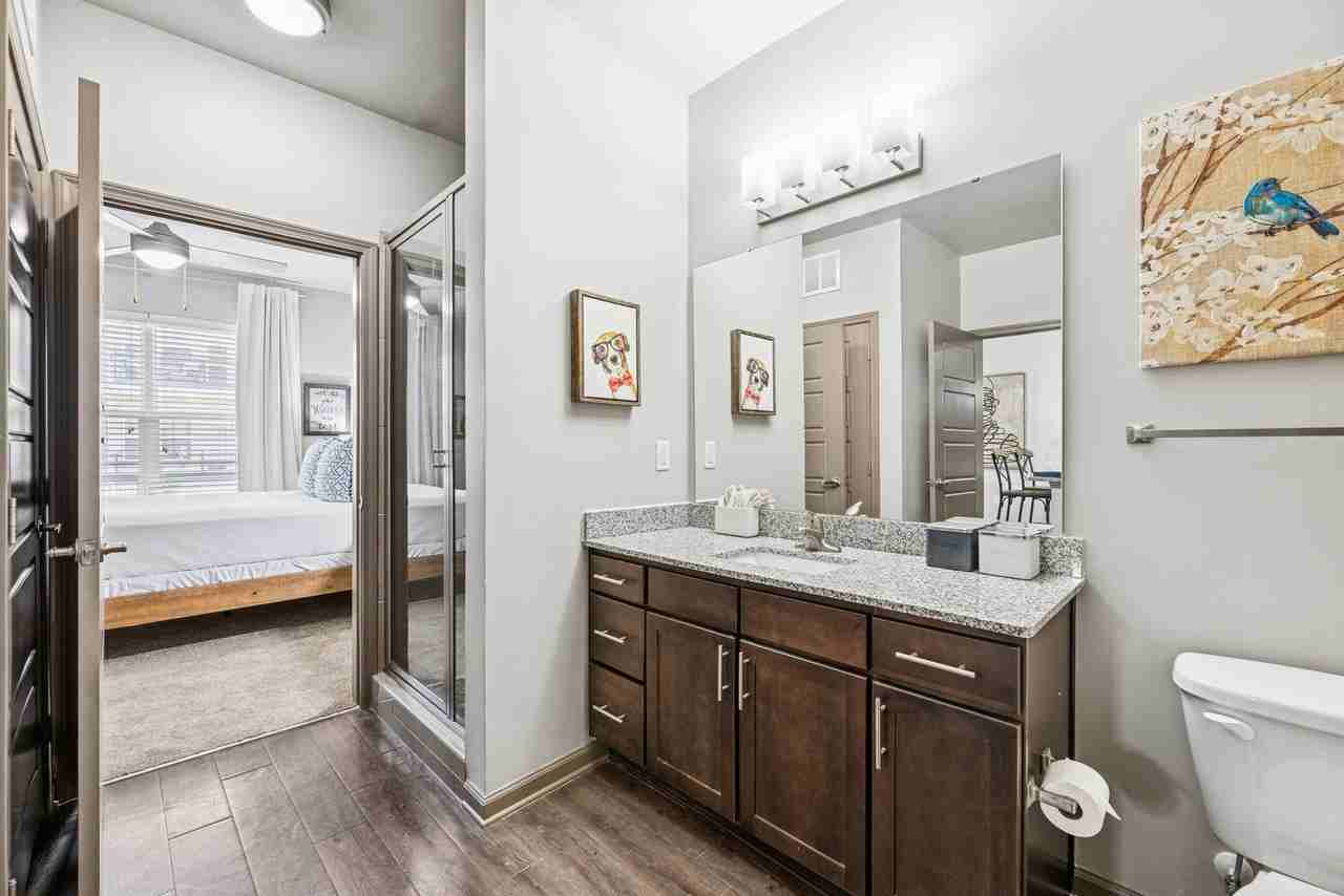 909 Flats - Photo 7 of 33